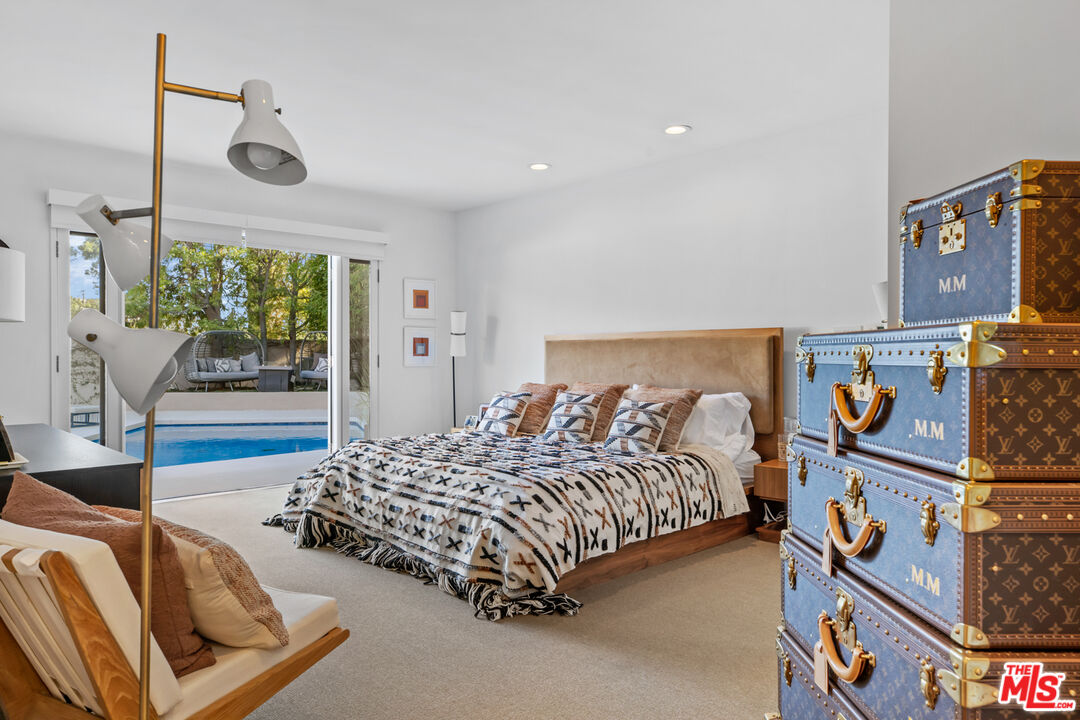 9271 Flicker Way Los Angeles, CA 90069 - Photo 16 of 28 a bedroom with bed and window