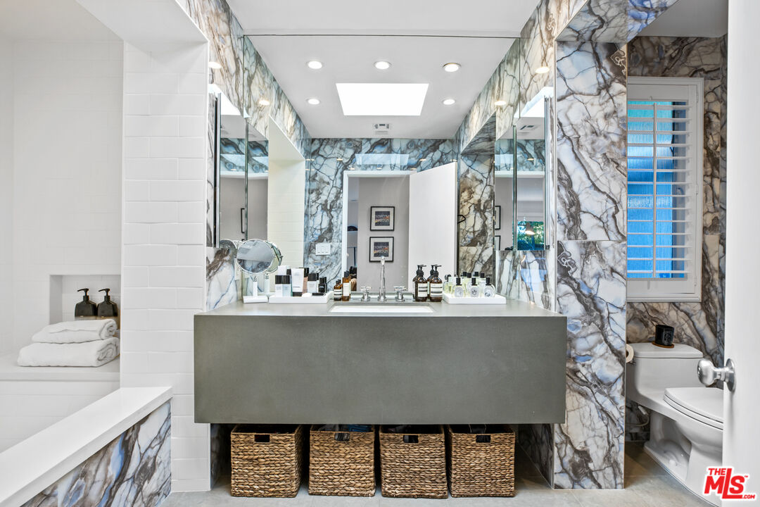 9271 Flicker Way Los Angeles, CA 90069 - Photo 18 of 28