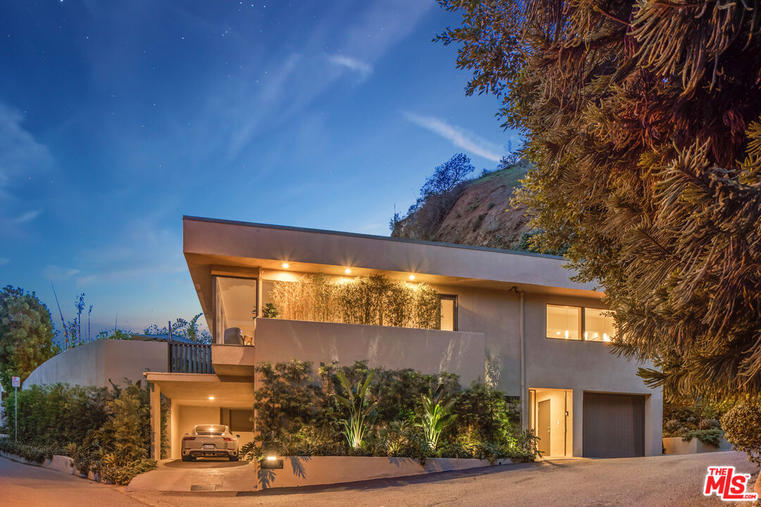 9271 Flicker Way Los Angeles, CA 90069 - Photo 3 of 28 a view of building with a street