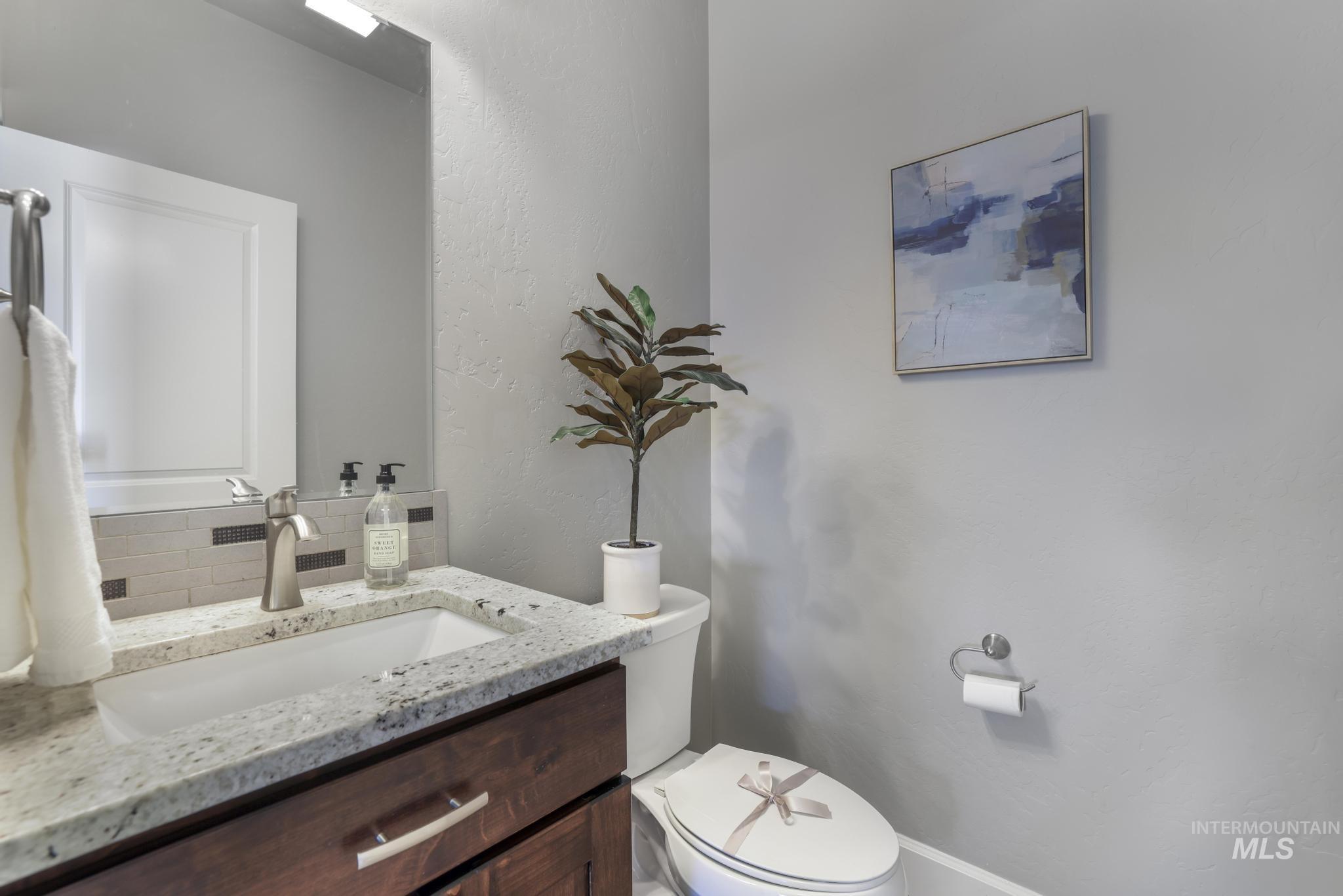 2858 Sunray Loop Twin Falls, ID 83301 - Photo 24 of 45 Bathroom featuring a textured wall and vanity