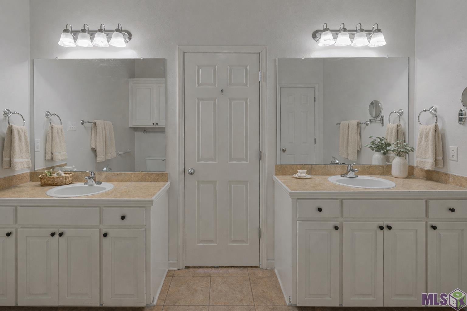 40423 Cross Ridge Avenue Gonzales, LA 70737 - Photo 14 of 26 Virtually staged main bath