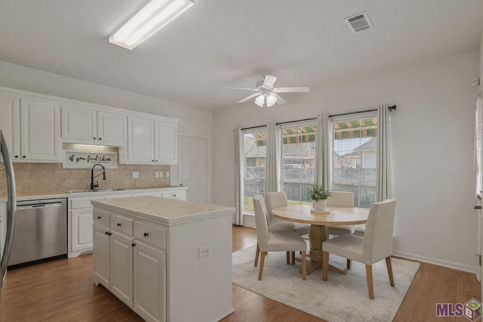 40423 Cross Ridge Avenue Gonzales, LA 70737 - Photo 7 of 26 Virtually staged dining