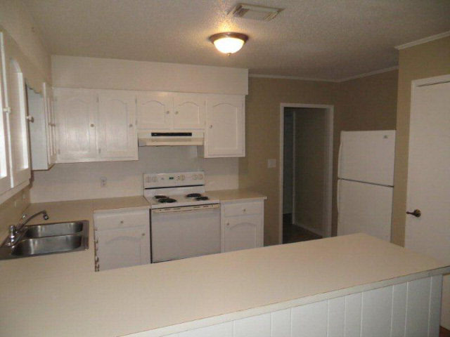 112 Spring Drive Fairhope, AL 36532 - Photo 8 of 15 Kitchen
