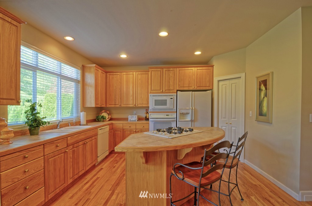 3310 175th Street Southeast Bothell, WA 98012 - Photo 5 of 25