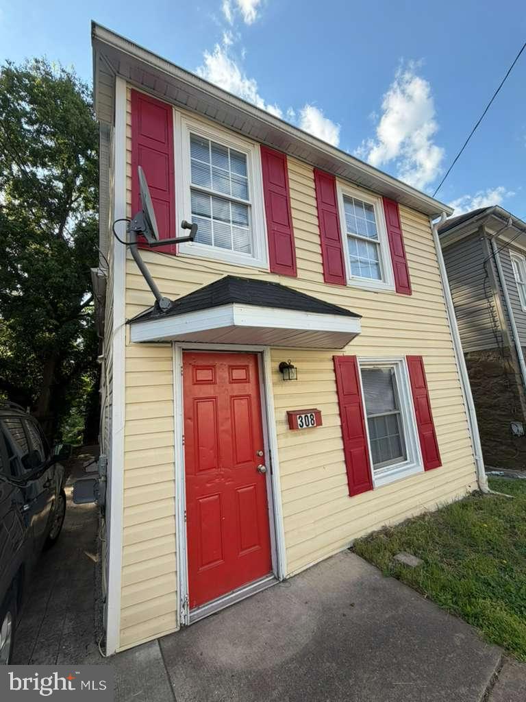 308 South Raleigh Street Martinsburg, WV 25401 - Photo 1 of 21