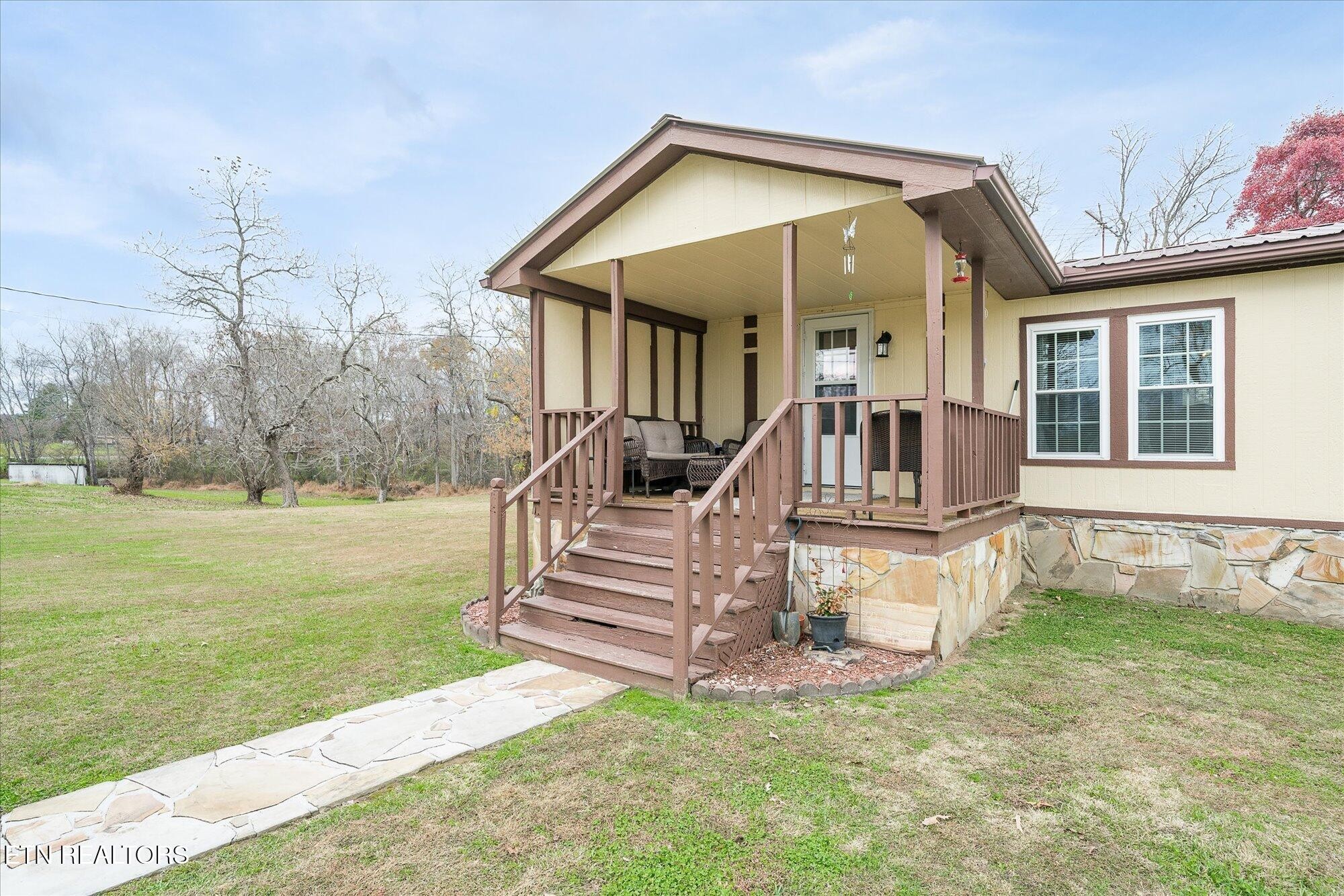 409 West Loop Road Sparta, TN 38583 - Photo 4 of 38 a front view of a house with a yard