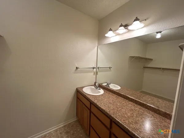 $1,250 | 3422 Chisholm Trail, Killeen, TX 76542