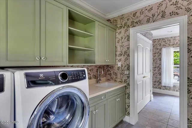 $1,599,900 | 44 Turner Lane, Colonie, NY 12211