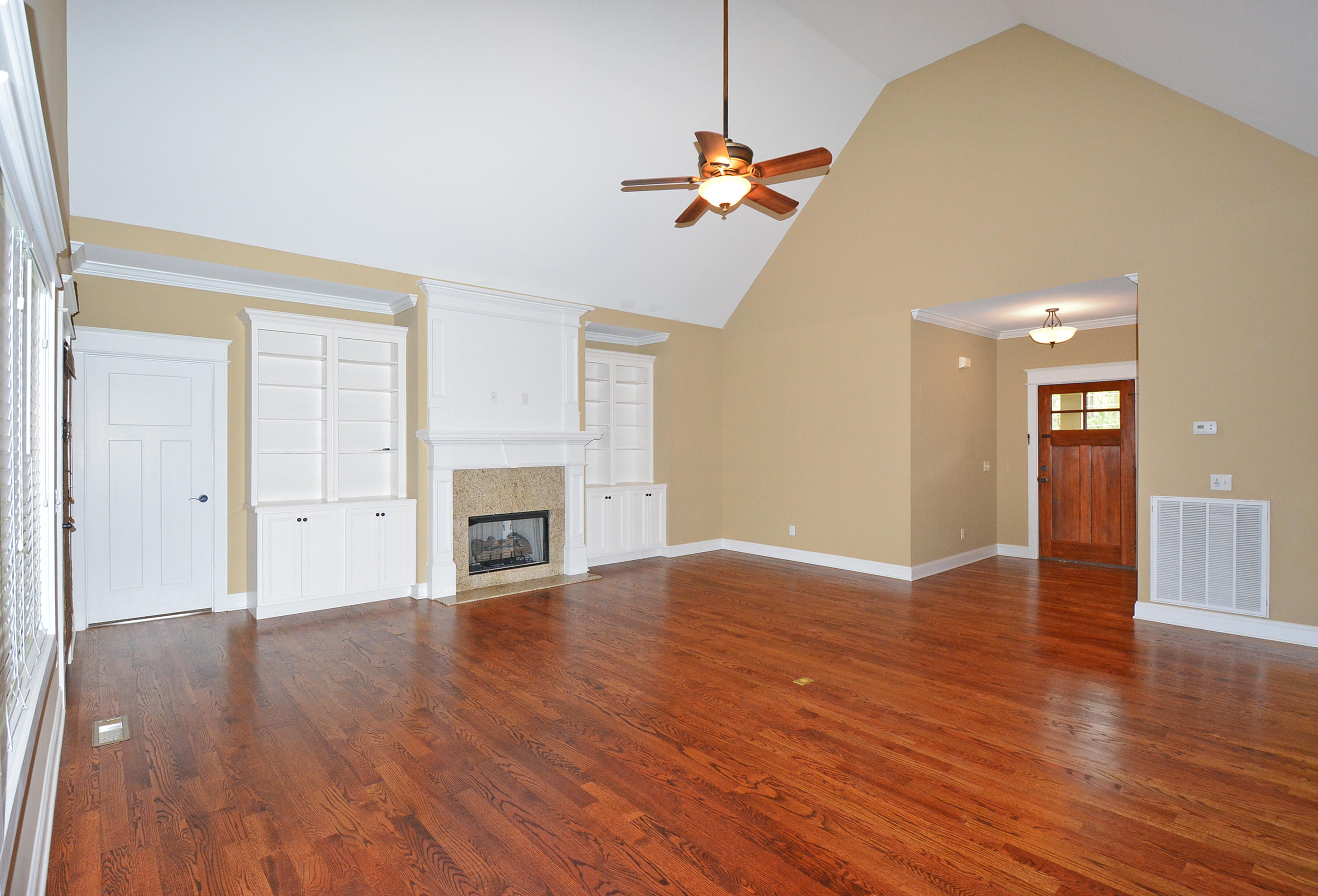 5653 Frontage Road Northwest Cleveland, TN 37312 - Photo 2 of 16 Great Room