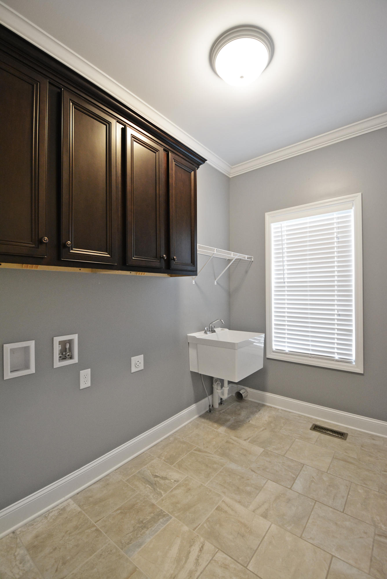 5653 Frontage Road Northwest Cleveland, TN 37312 - Photo 12 of 16 Laundry Room