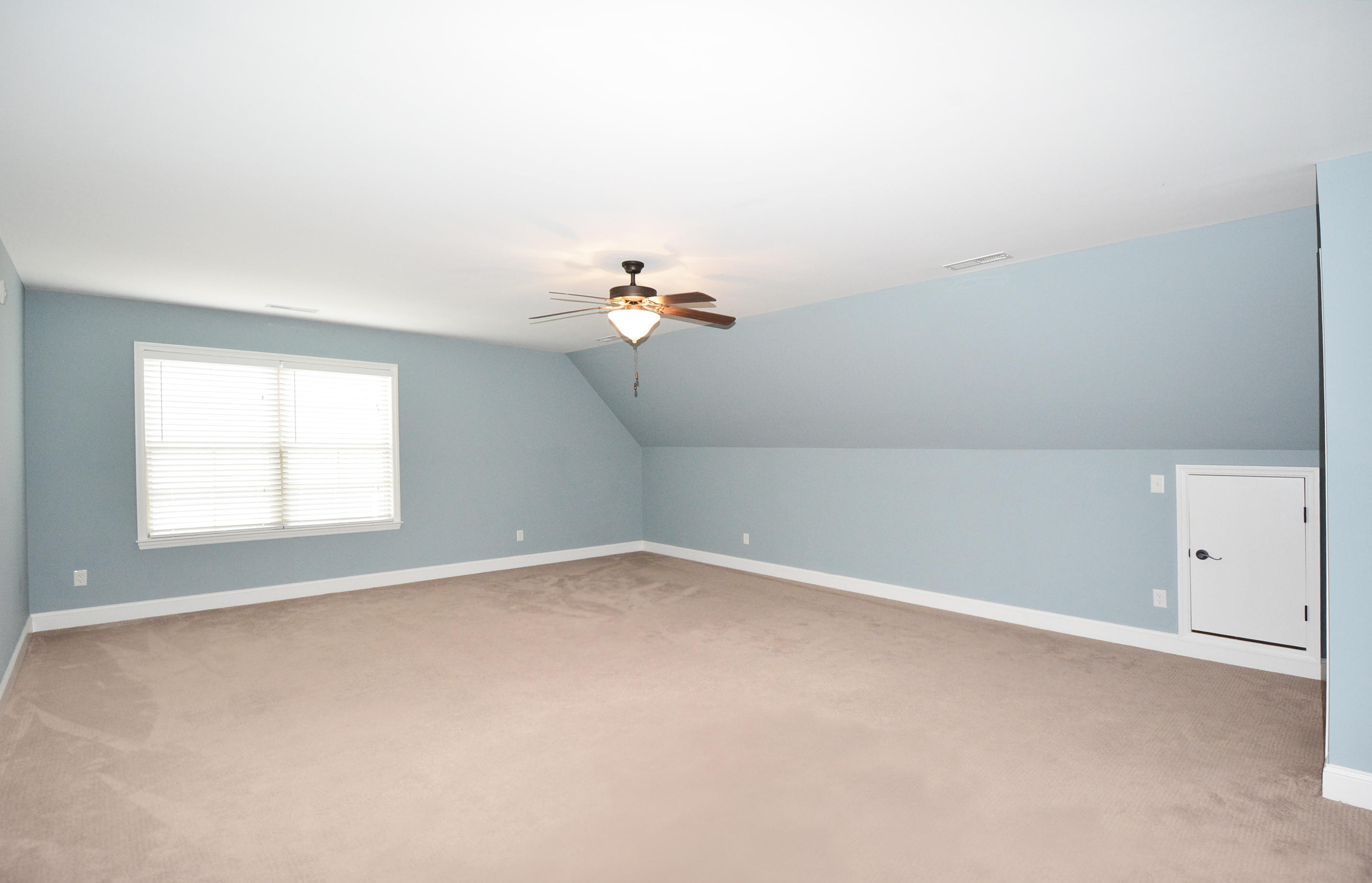 5653 Frontage Road Northwest Cleveland, TN 37312 - Photo 14 of 16 Family Room