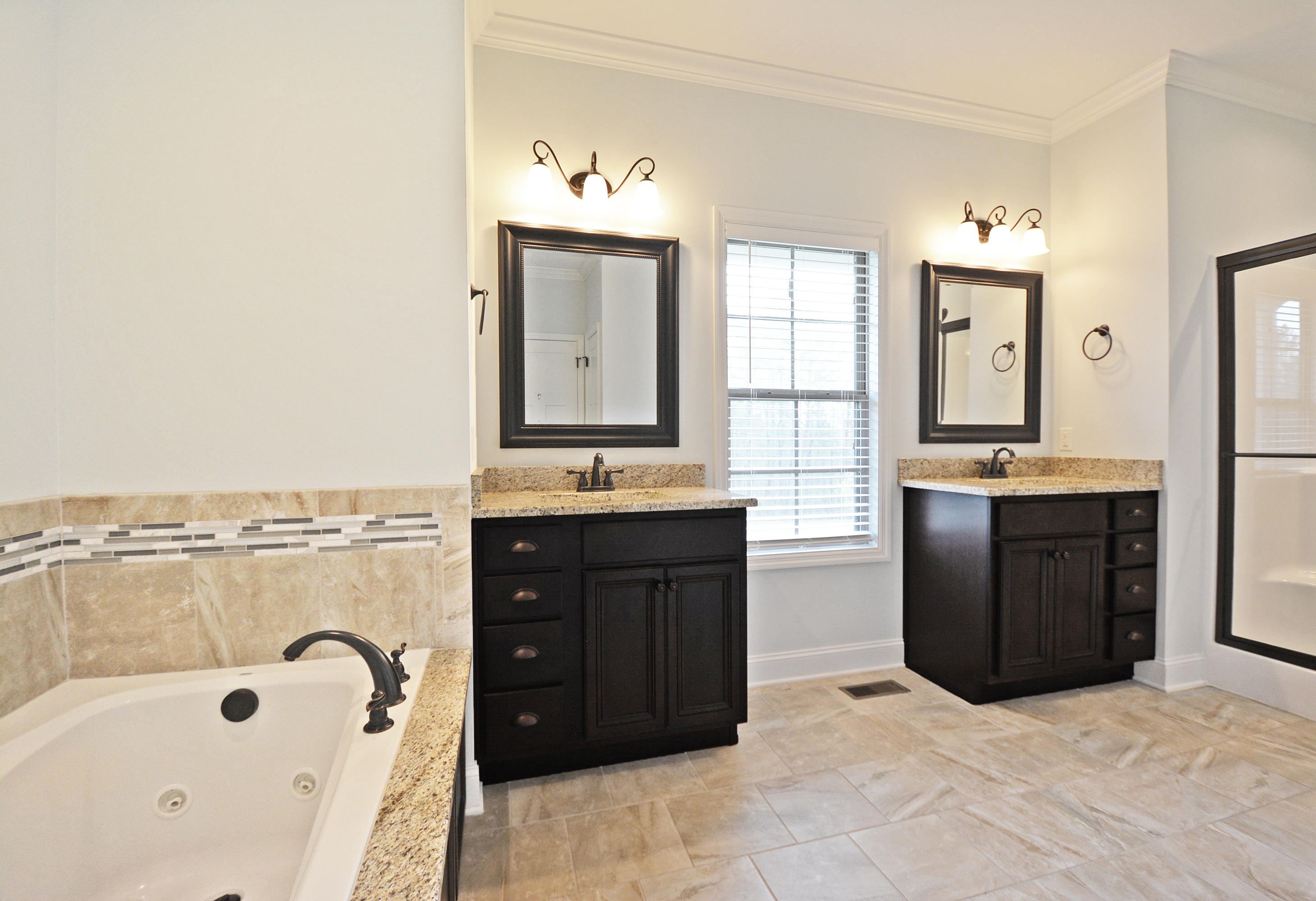 5653 Frontage Road Northwest Cleveland, TN 37312 - Photo 9 of 16 Master Bath