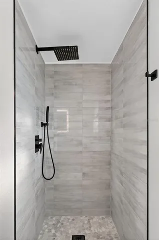 a view of a big room with wooden floor closet and windows