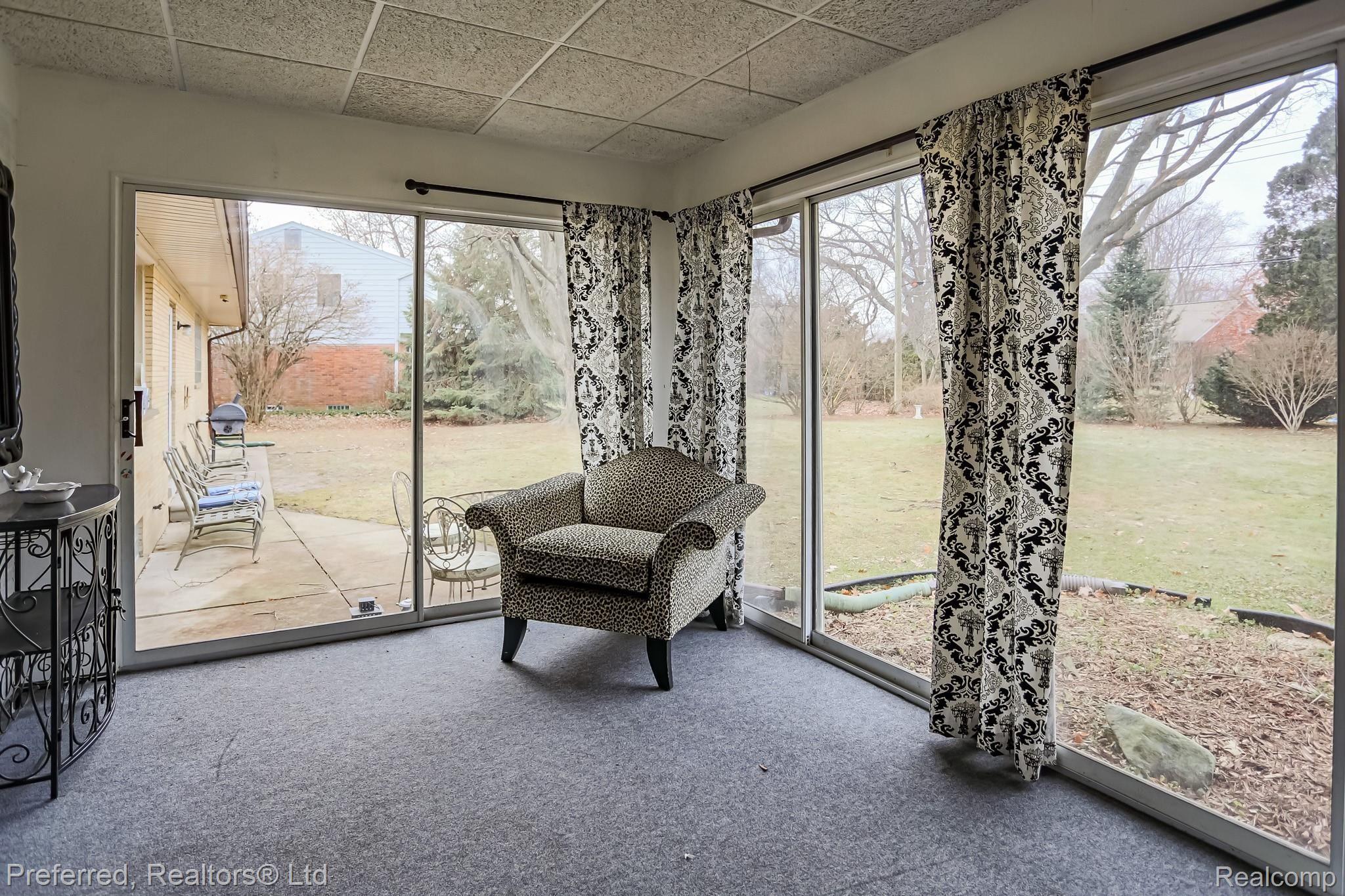 27076 Meadowbrook Road Redford, MI 48239 - Photo 12 of 36 12IMG_1640.jpg