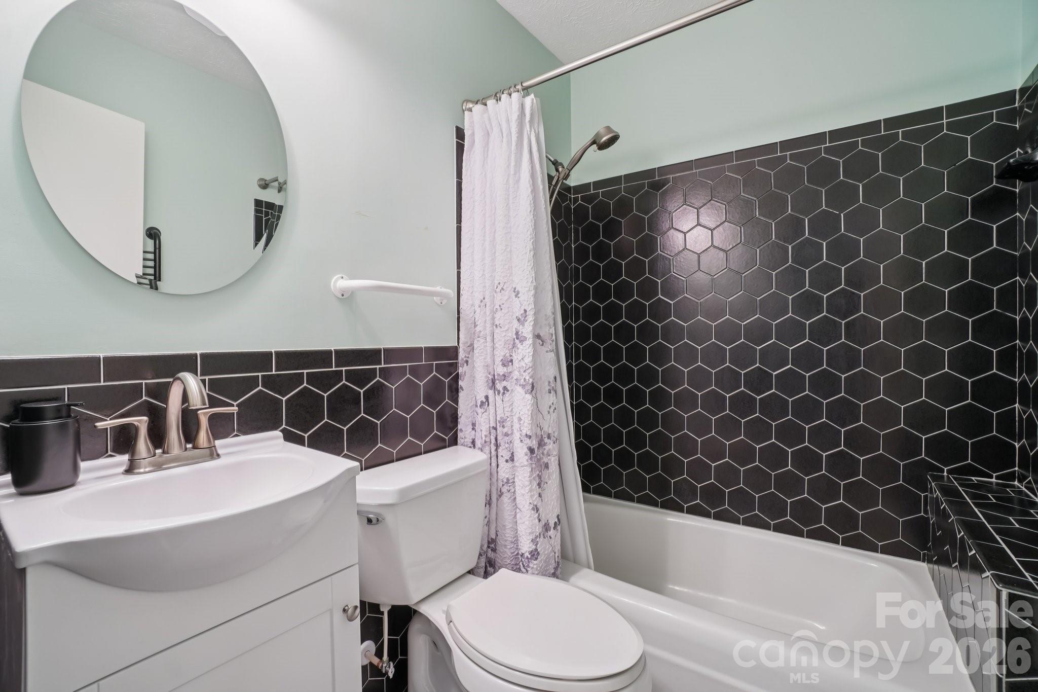 623 Owensby Road Hendersonville, NC 28792 - Photo 17 of 48