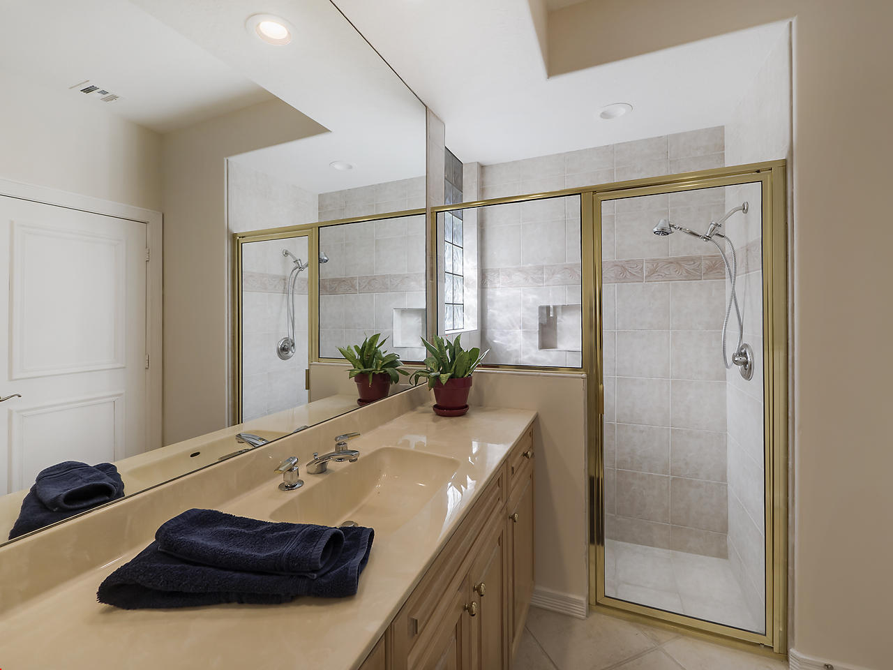 10562 Harich Lane Boca Raton, FL 33498 - Photo 18 of 36 Guest Bath