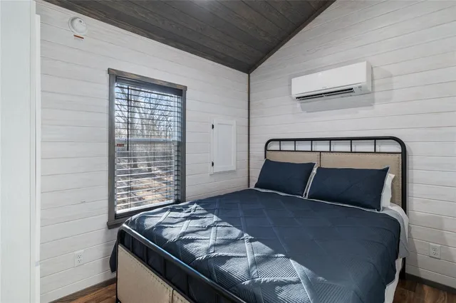 a view of entryway and livingroom