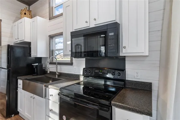 a close up view of washer and dryer