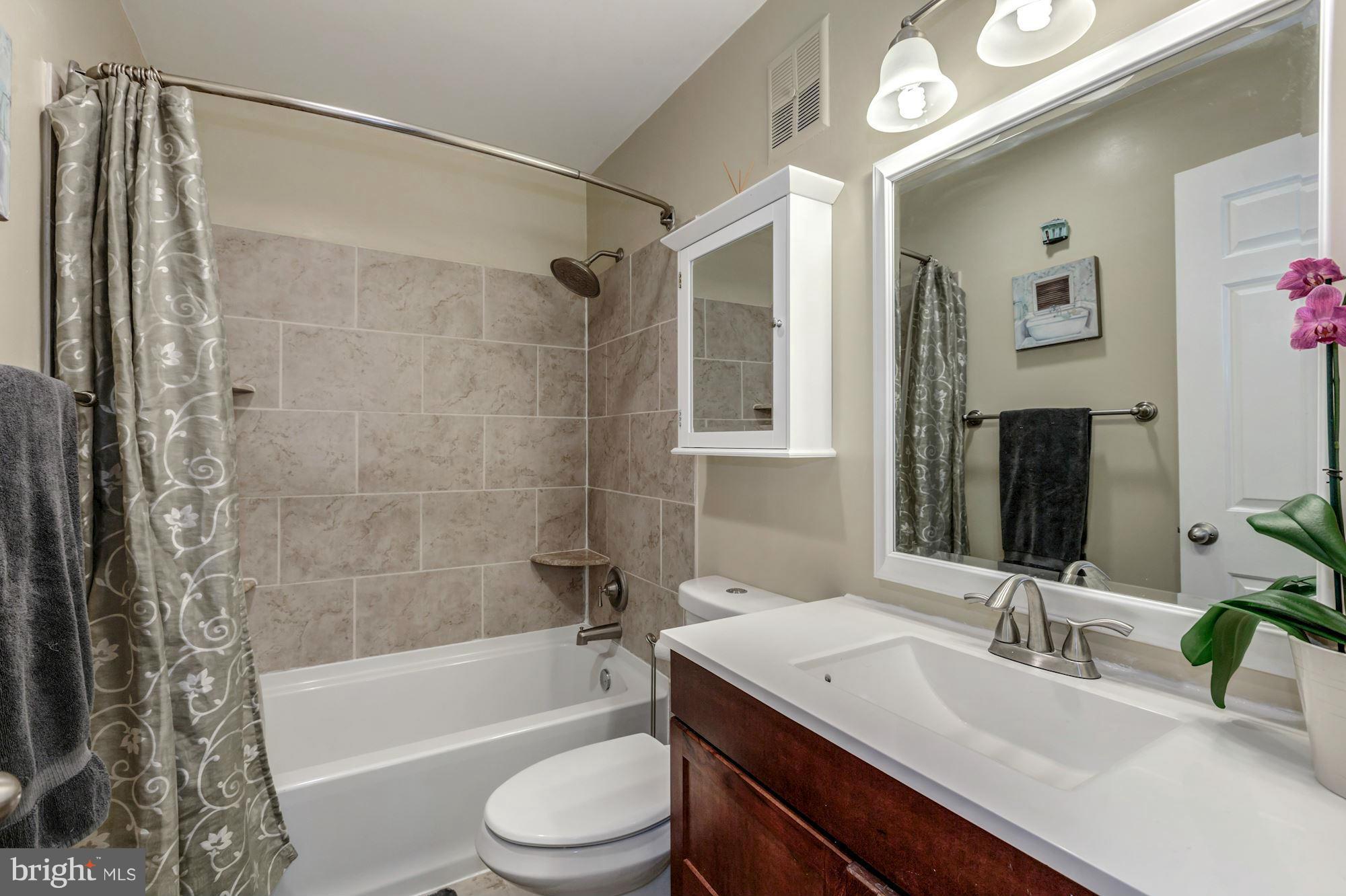 3279 Sutton Place Northwest, Unit D Washington, DC 20016 - Photo 5 of 13 Bath (Master)