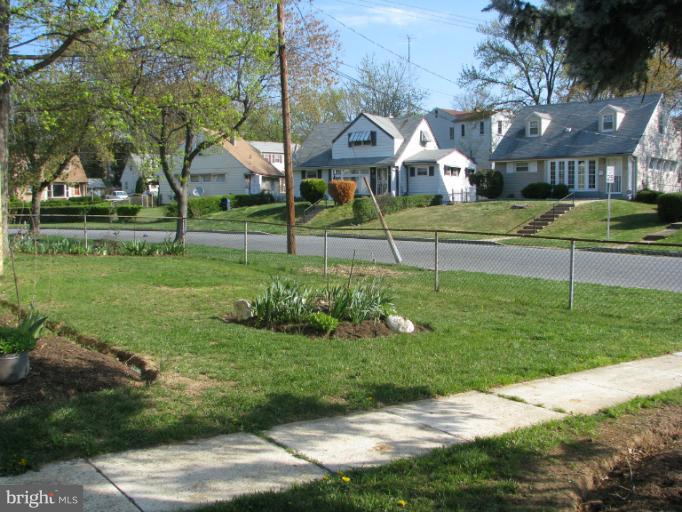 7117 Decatur Street Hyattsville, MD 20784 - Photo 16 of 26 Exterior yard