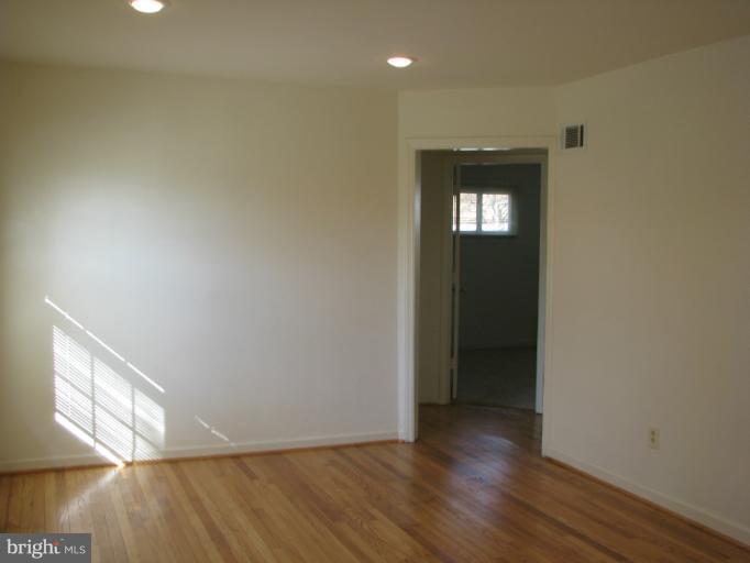 7117 Decatur Street Hyattsville, MD 20784 - Photo 20 of 26 Living Room
