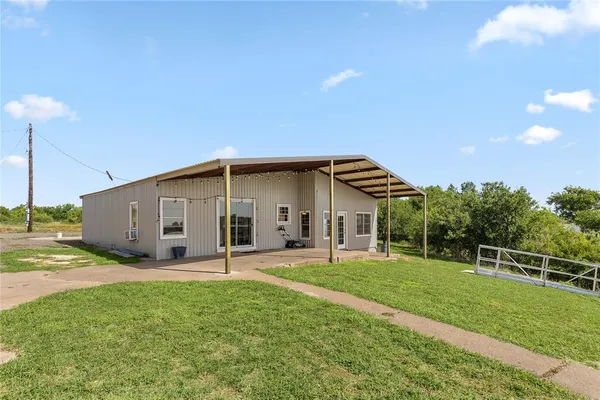 $199,000 | 894 West Moonshine Road, Seymour, TX 76380