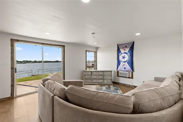 $199,000 | 894 West Moonshine Road, Seymour, TX 76380