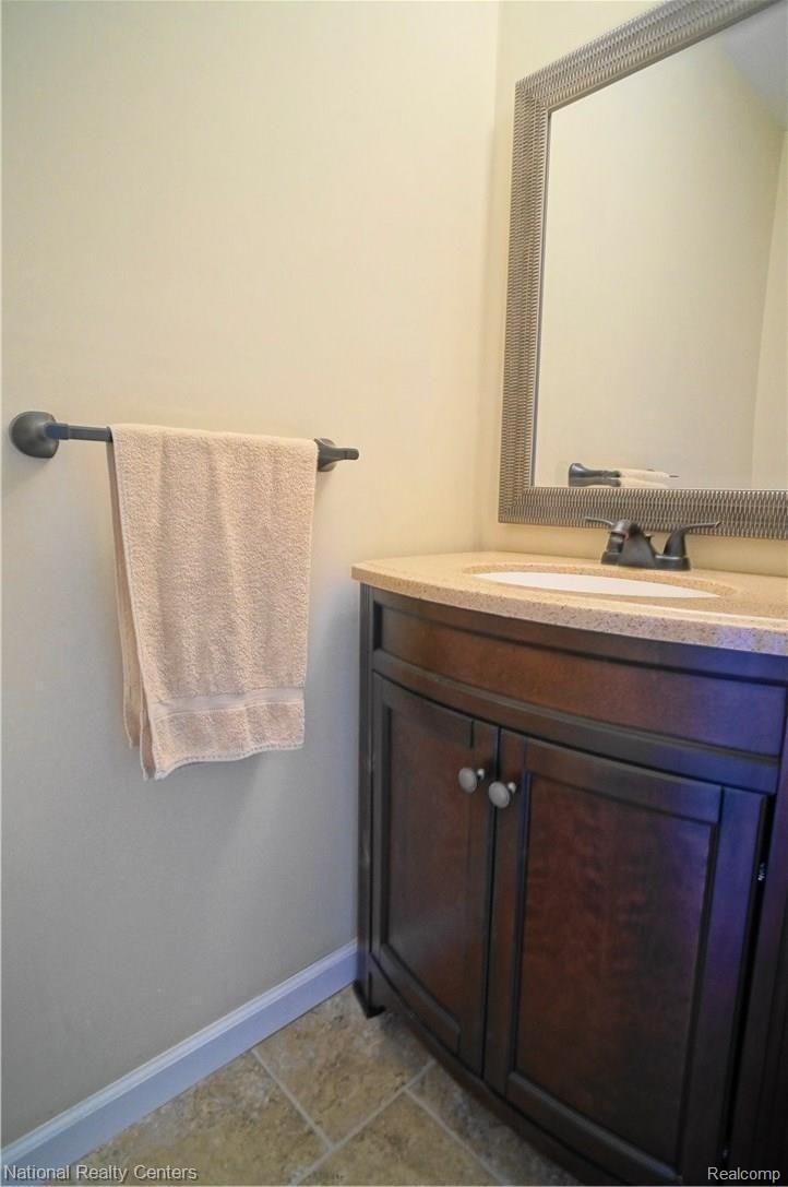 1275 West Fairview Lane Rochester, MI 48306 - Photo 10 of 30 DSC09880 (1).JPG