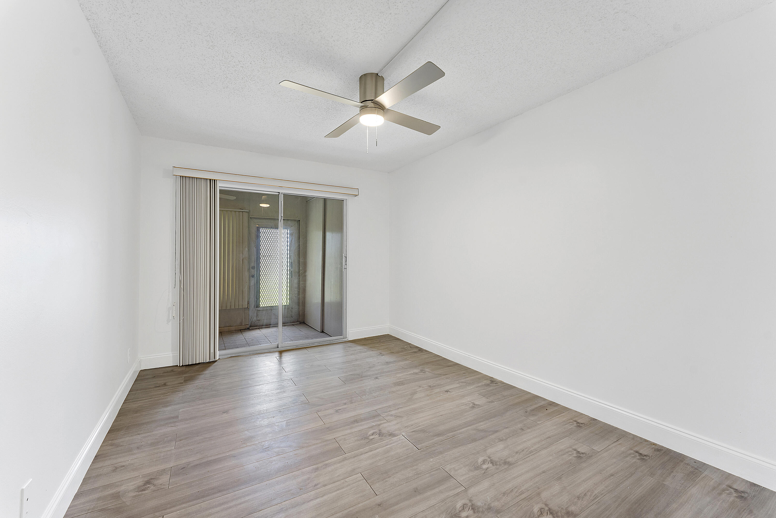 1052 Hythe A Boca Raton, FL 33434 - Photo 9 of 10 IMG_7691