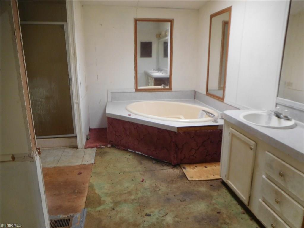 4011 Oak Tree Road Asheboro, NC 27205 - Photo 11 of 15 Gallery Image 11