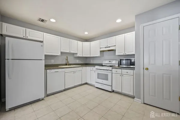 $454,000 | 189 Sunshine Drive, Piscataway, NJ 08854