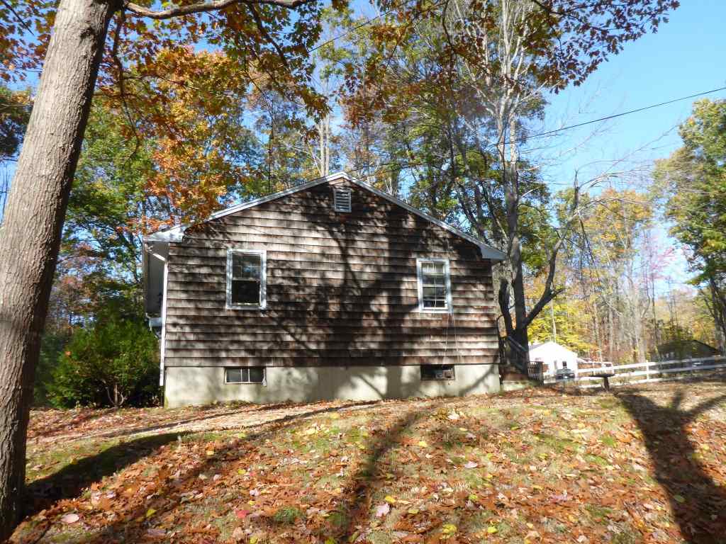 325 Chestnut Hill Road Rochester, NH 03867 - Photo 5 of 12