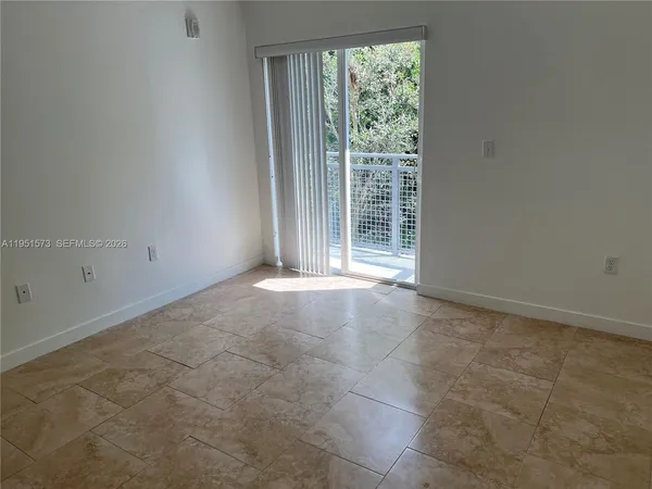 $2,100 | 7941 West 2nd Court, Unit 204, Hialeah, FL 33014