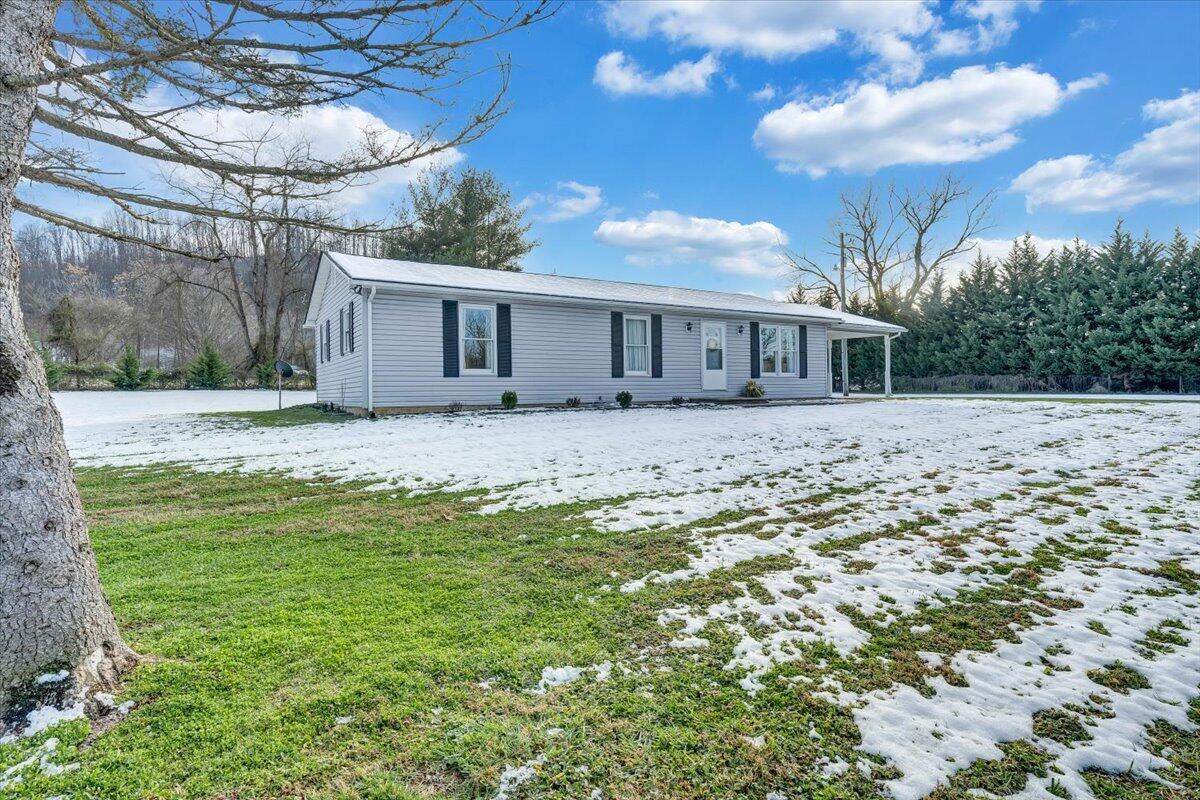 77 Hardbarger Road Buchanan, VA 24066 - Photo 2 of 40 04-MIB04244