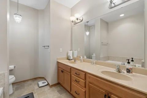 $249,900 | 1244 County Rd D East, Unit 206, Maplewood, MN 55109