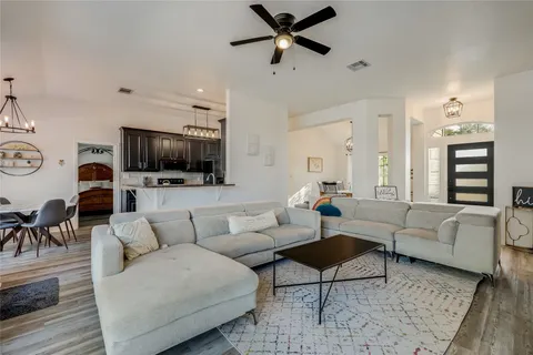 $450,000 | 3110 Point Cove, Lago Vista, TX 78645