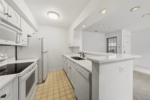 $3,400 | 5921 Barbados Place, Unit 202, Rockville, MD 20852