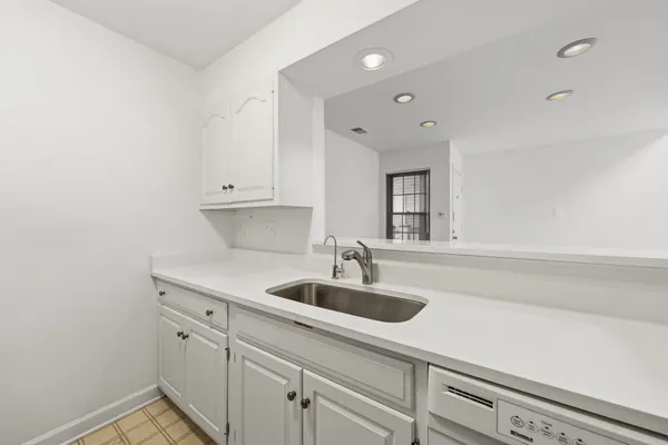 $3,400 | 5921 Barbados Place, Unit 202, Rockville, MD 20852