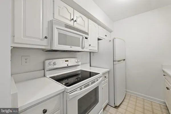 $3,400 | 5921 Barbados Place, Unit 202, Rockville, MD 20852