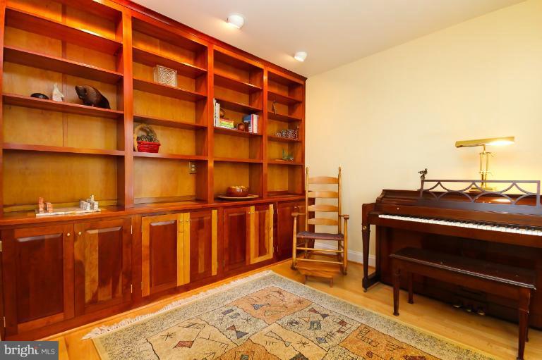 5210 Gunpowder Road Fairfax, VA 22030 - Photo 21 of 30 Office / Den w/Built In's