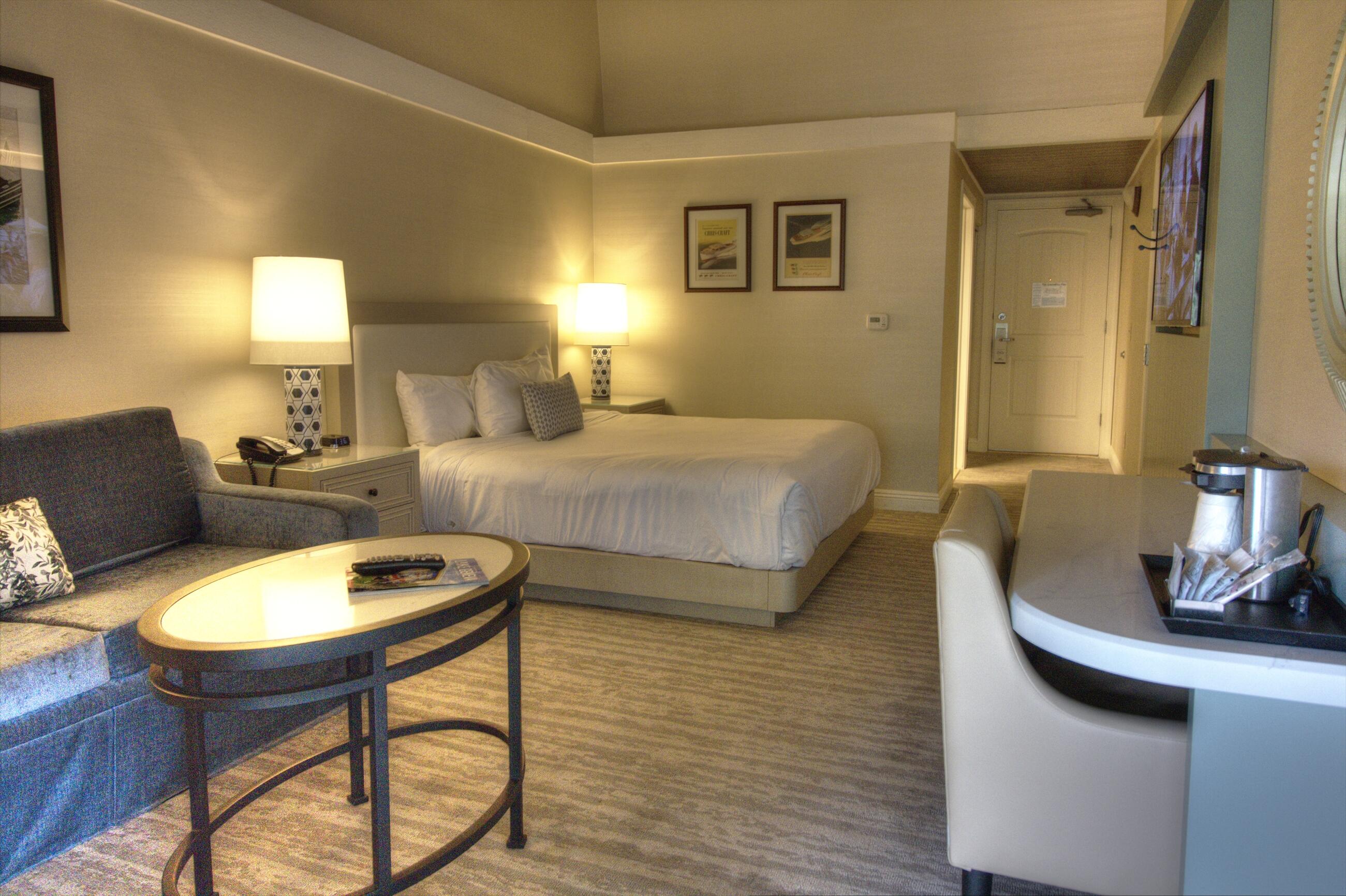 269 Fontana Boulevard, Unit 2369 Fontana, WI 53125 - Photo 2 of 17 Room-1