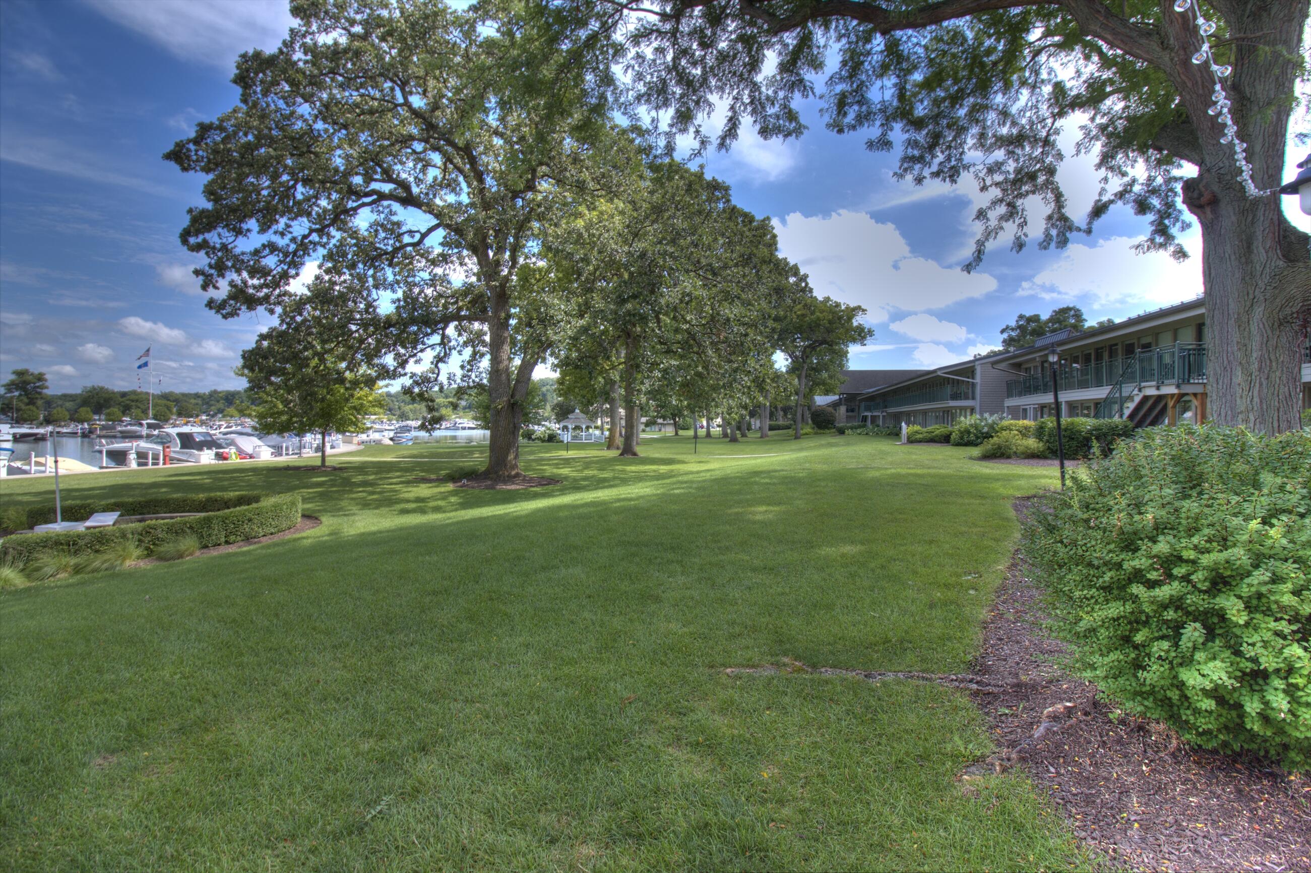 269 Fontana Boulevard, Unit 2369 Fontana, WI 53125 - Photo 4 of 17 Harbor-2