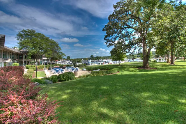 $142,000 | 269 Fontana Boulevard, Unit 2369, Fontana, WI 53125