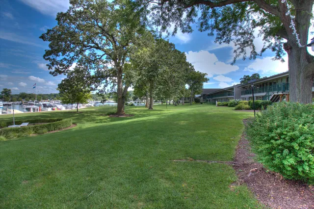 $142,000 | 269 Fontana Boulevard, Unit 2369, Fontana, WI 53125