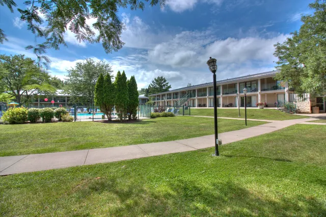 $142,000 | 269 Fontana Boulevard, Unit 2369, Fontana, WI 53125