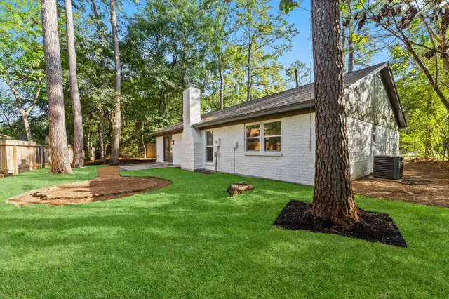 $2,500 | 26 East Woodtimber Court, Spring, TX 77381