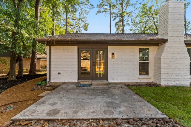 $2,500 | 26 East Woodtimber Court, Spring, TX 77381