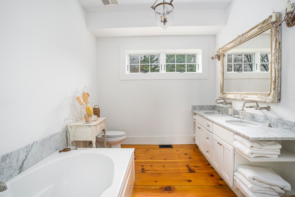 256 East Shore Road Jamestown, RI 02835 - Photo 22 of 40 CARRIAGE HOUSE GUEST MASTER BATH