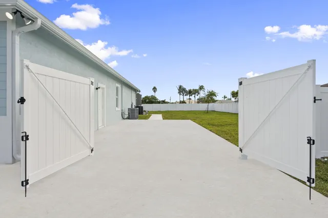 $650,000 | 5761 Northwest Cone Street, Port St. Lucie, FL 34986
