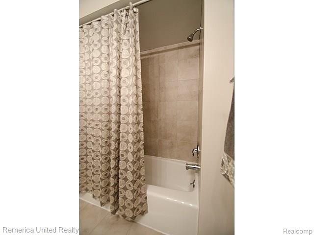 28025 Quail Hollow Road Farmington Hills, MI 48331 - Photo 31 of 38